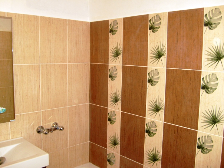 Интересная укладка плитки в ванных комнатах (59 фото)